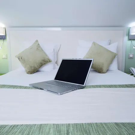 Kyriad 18 - Porte De Clignancourt - Montmartre Szálloda 3*