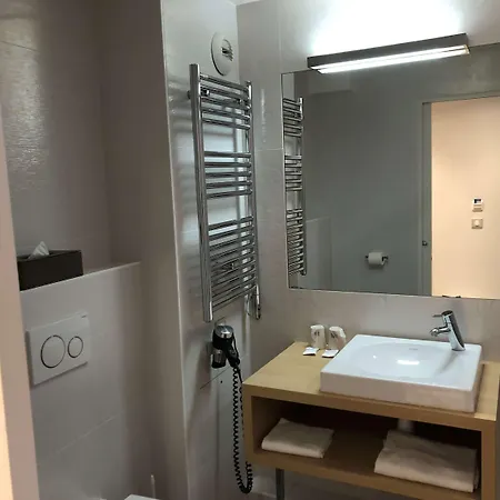 Kyriad 18 - Porte De Clignancourt - Montmartre Szálloda 3*