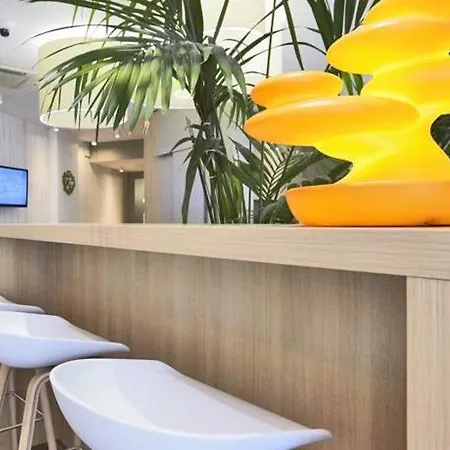 Szálloda Kyriad 18 - Porte De Clignancourt - Montmartre 3*