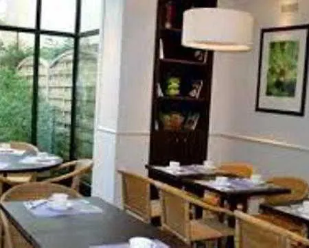 Kyriad 18 - Porte De Clignancourt - Montmartre 3*