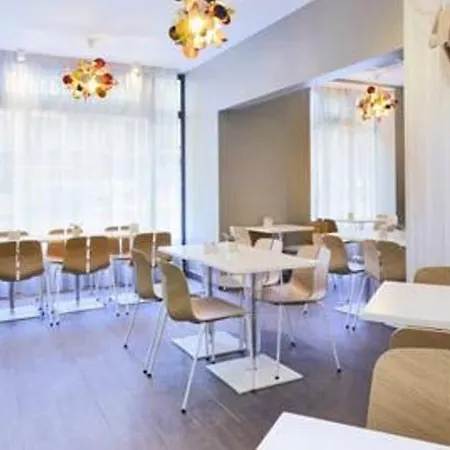 Hotel Kyriad 18 - Porte De Clignancourt - Montmartre