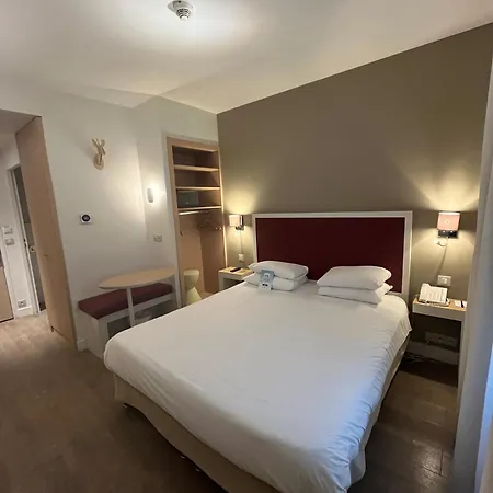 Kyriad 18 - Porte De Clignancourt - Montmartre Hotel París
