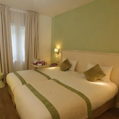 Kyriad 18 - Porte De Clignancourt - Montmartre Hotel París