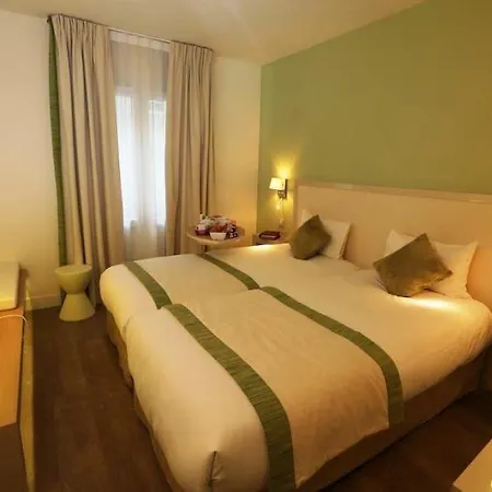 Kyriad 18 - Porte De Clignancourt - Montmartre Hotel París