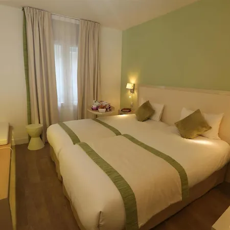 Kyriad 18 - Porte De Clignancourt - Montmartre Hotel París