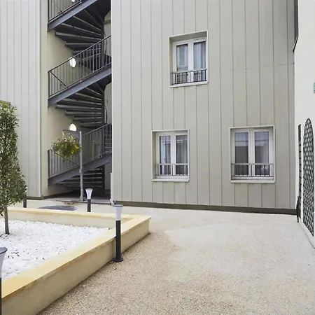 Kyriad 18 - Porte De Clignancourt - Montmartre 3* París