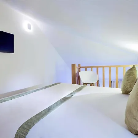 Kyriad 18 - Porte De Clignancourt - Montmartre Hotel 3*
