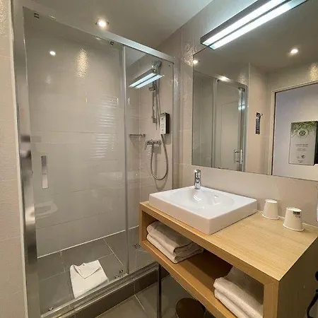 Hotel Kyriad 18 - Porte De Clignancourt - Montmartre Paris