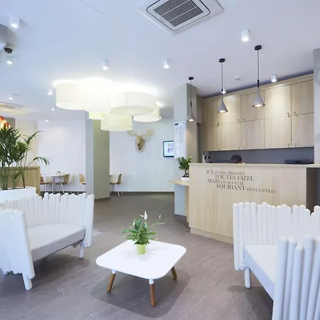 Kyriad 18 - Porte De Clignancourt - Montmartre 3* Paříž