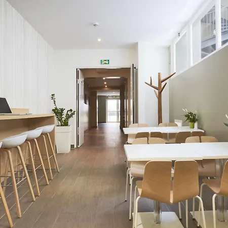 Kyriad 18 - Porte De Clignancourt - Montmartre Hotel Paříž