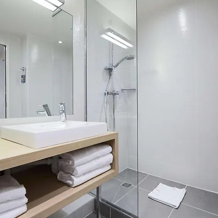 Hotel Kyriad 18 - Porte De Clignancourt - Montmartre 3*