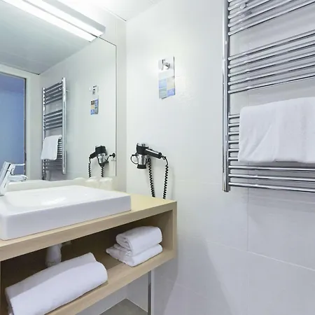 Otel Kyriad 18 - Porte De Clignancourt - Montmartre 3*