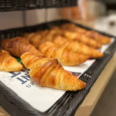 Hotel Kyriad 18 - Porte De Clignancourt - Montmartre 3*