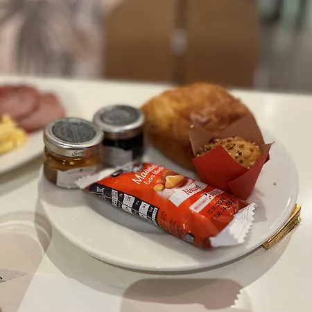 Kyriad 18 - Porte De Clignancourt - Montmartre 3*