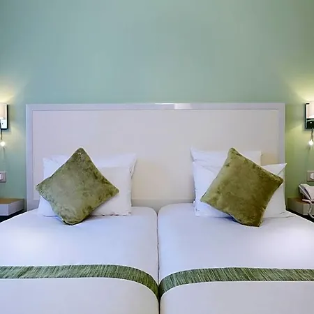 Kyriad 18 - Porte De Clignancourt - Montmartre Hotel 3*