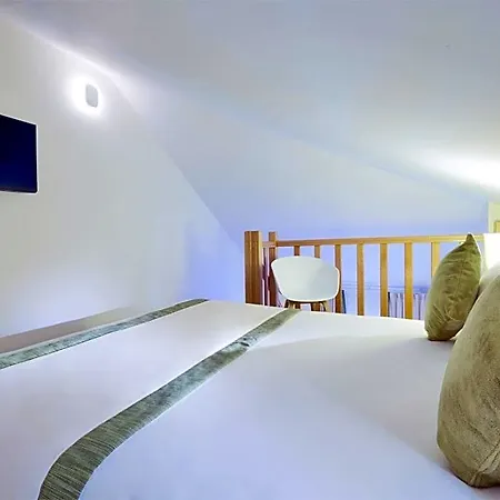 Kyriad 18 - Porte De Clignancourt - Montmartre Hotel