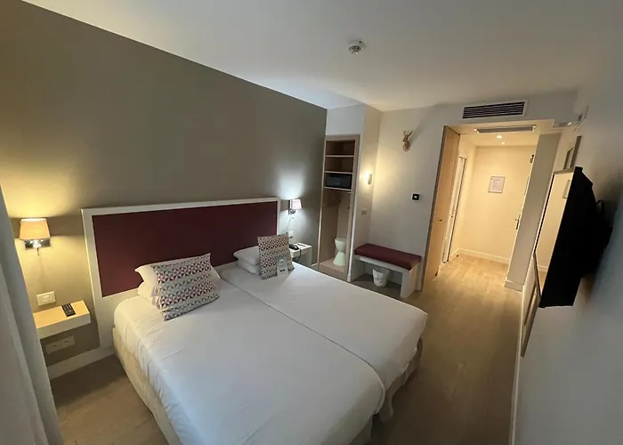 فندق كيرياد 18 - بورت دو كليجنانكورت - مونمارتر باريس