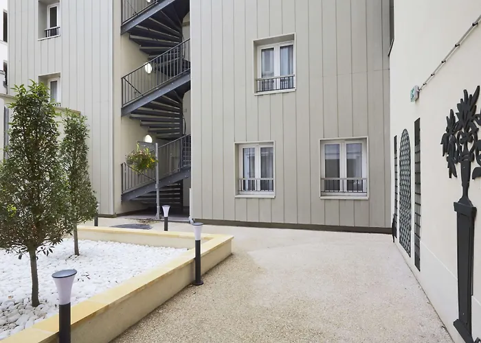 فندق كيرياد 18 - بورت دو كليجنانكورت - مونمارتر