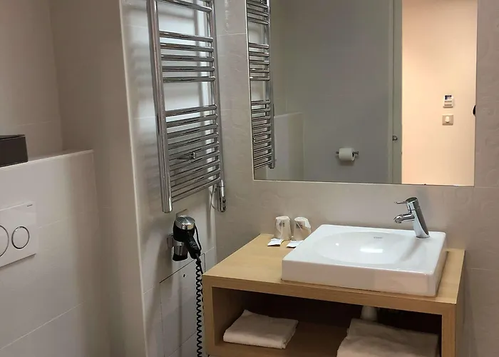 فندق كيرياد 18 - بورت دو كليجنانكورت - مونمارتر 3*