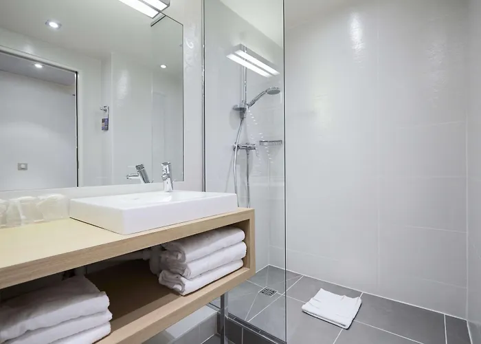 فندق كيرياد 18 - بورت دو كليجنانكورت - مونمارتر 3*