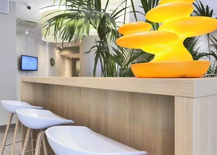 فندق كيرياد 18 - بورت دو كليجنانكورت - مونمارتر 3*