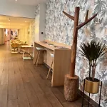 Kyriad 18 - Porte De Clignancourt - Montmartre Hotel París