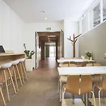 Kyriad 18 - Porte De Clignancourt - Montmartre Hotel París